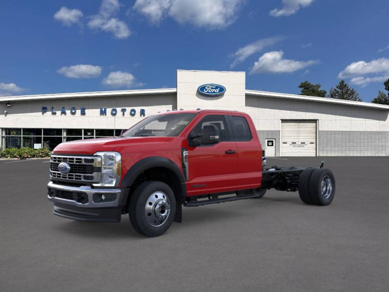 2026 Ford F-450 Super Duty Chassis Cab XLT's photo