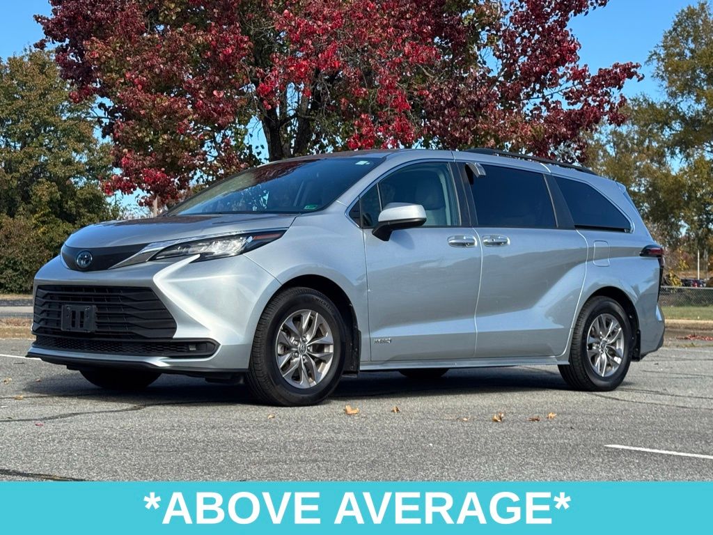 2021 Toyota Sienna LE photo 2