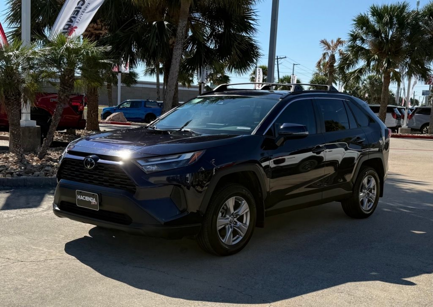 2022 Toyota RAV4 XLE's photo