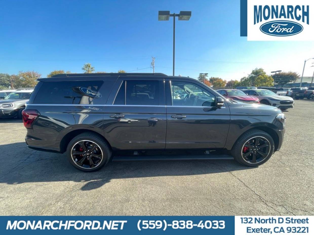 2022 Ford Expedition Limited's photo