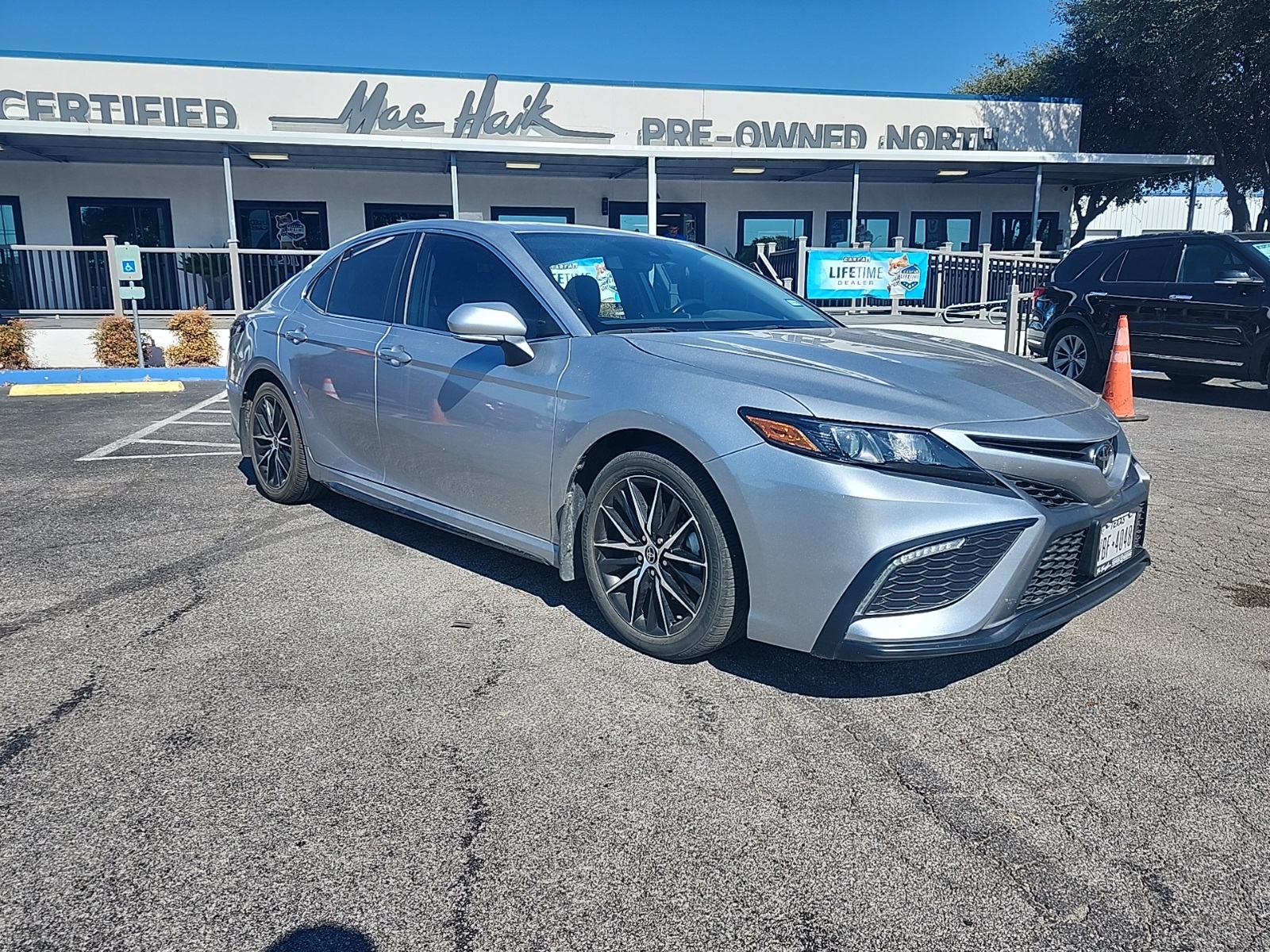 2024 Toyota Camry SE's photo