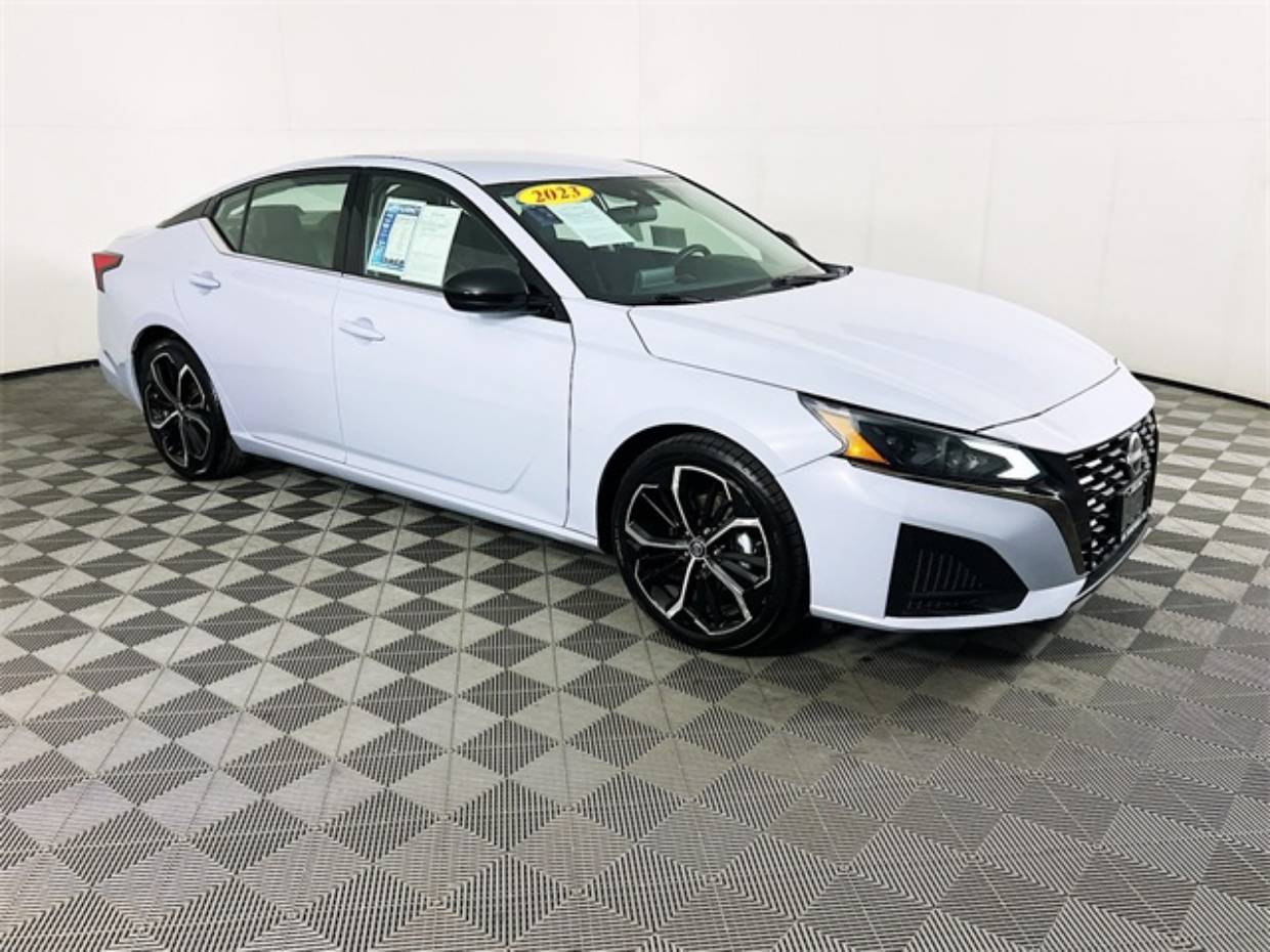 2023 Nissan Altima SR