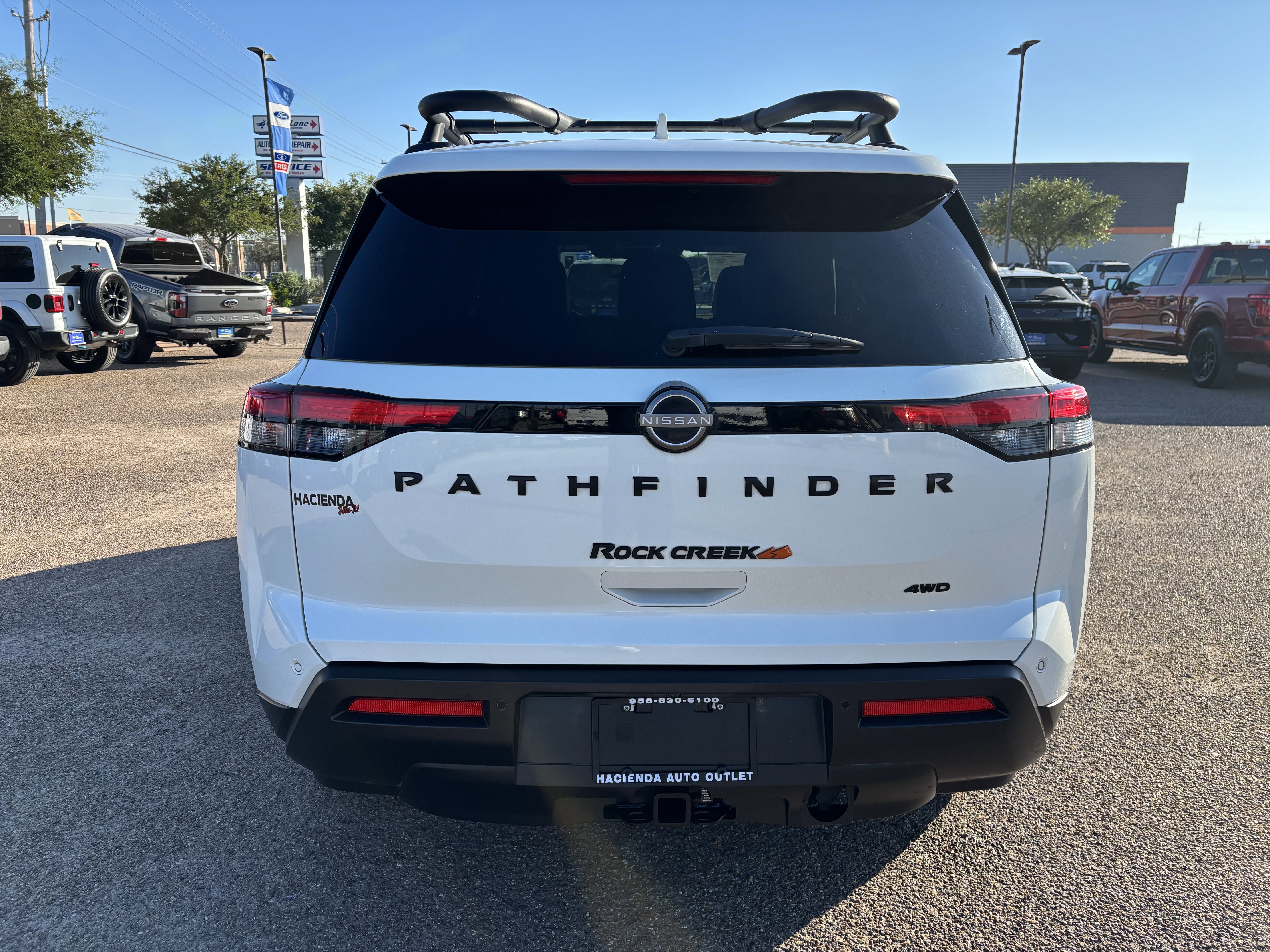 2024 Nissan Pathfinder Rock Creek photo 2