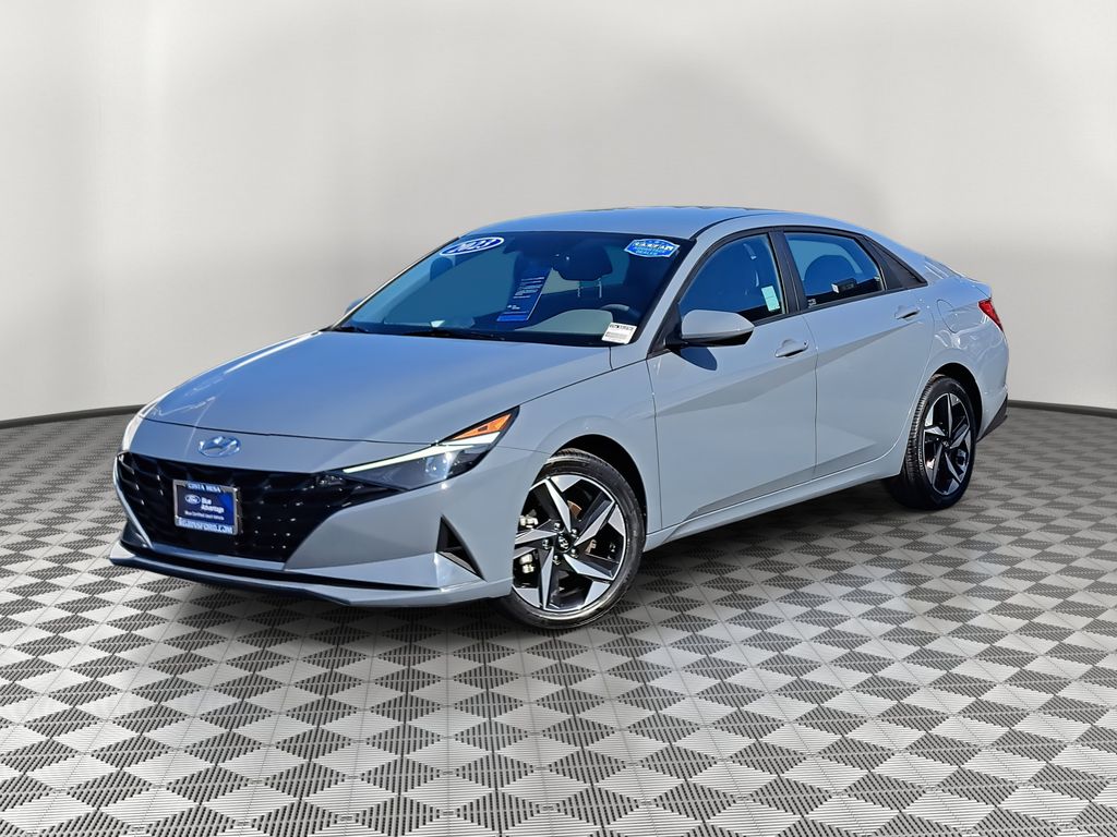 2023 Hyundai Elantra SEL photo 2