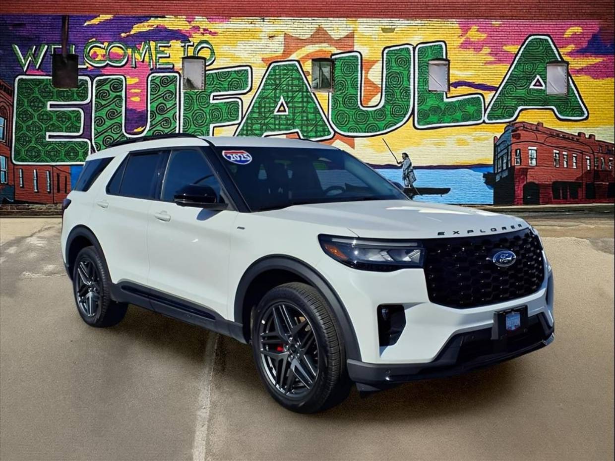 2025 Ford Explorer ST-LINE's photo