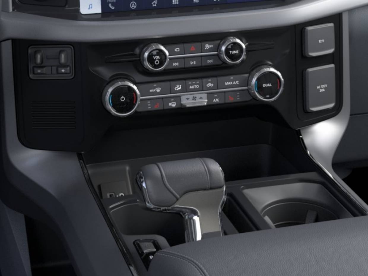 2025 Ford F-150 Lightning XLT - Photo 15