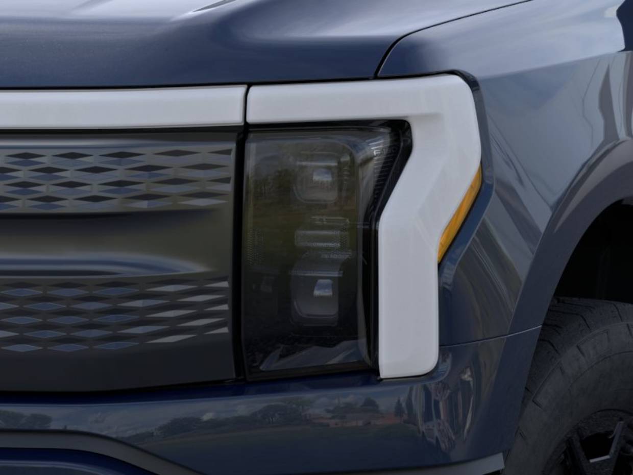 2025 Ford F-150 Lightning XLT - Photo 18