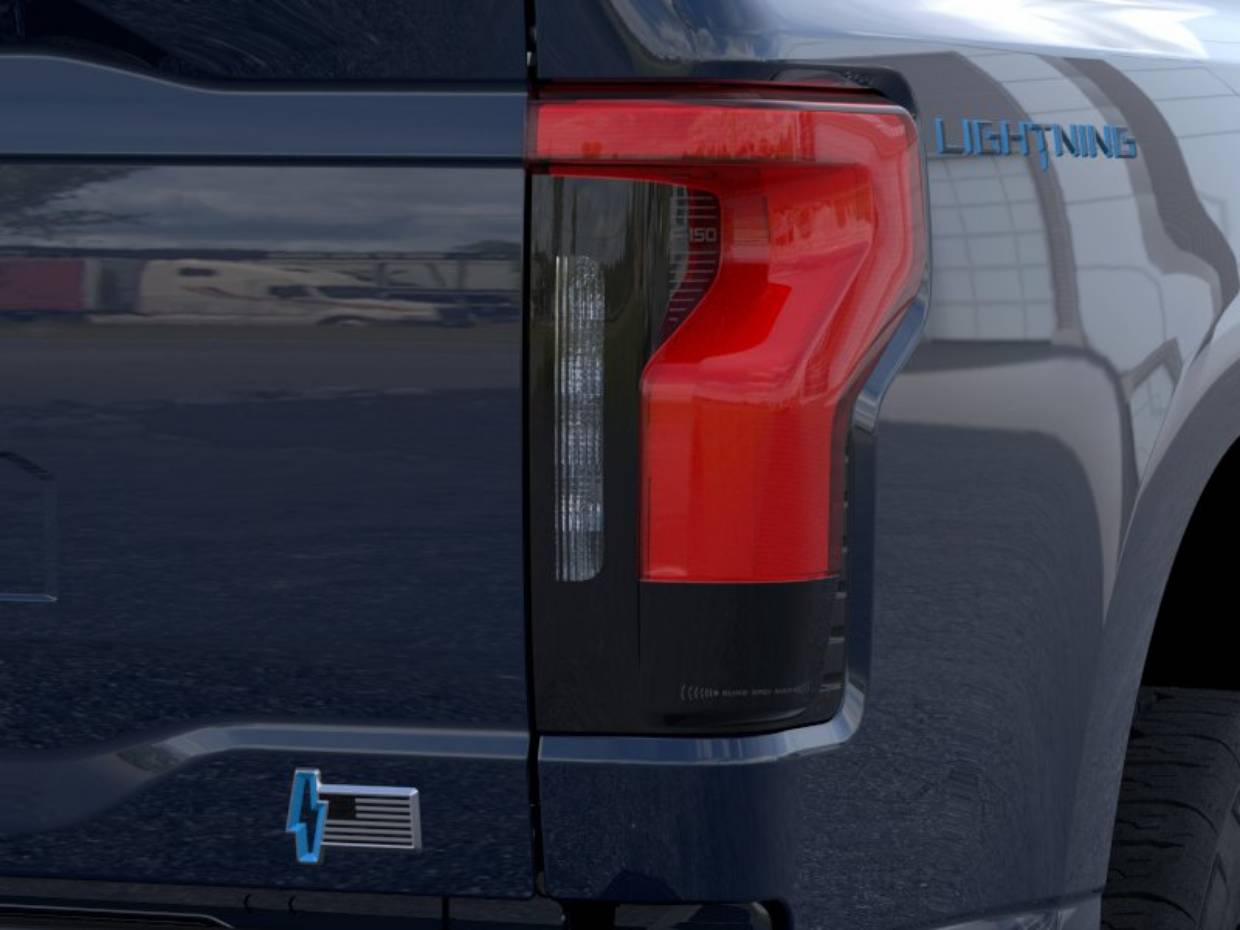 2025 Ford F-150 Lightning XLT - Photo 21