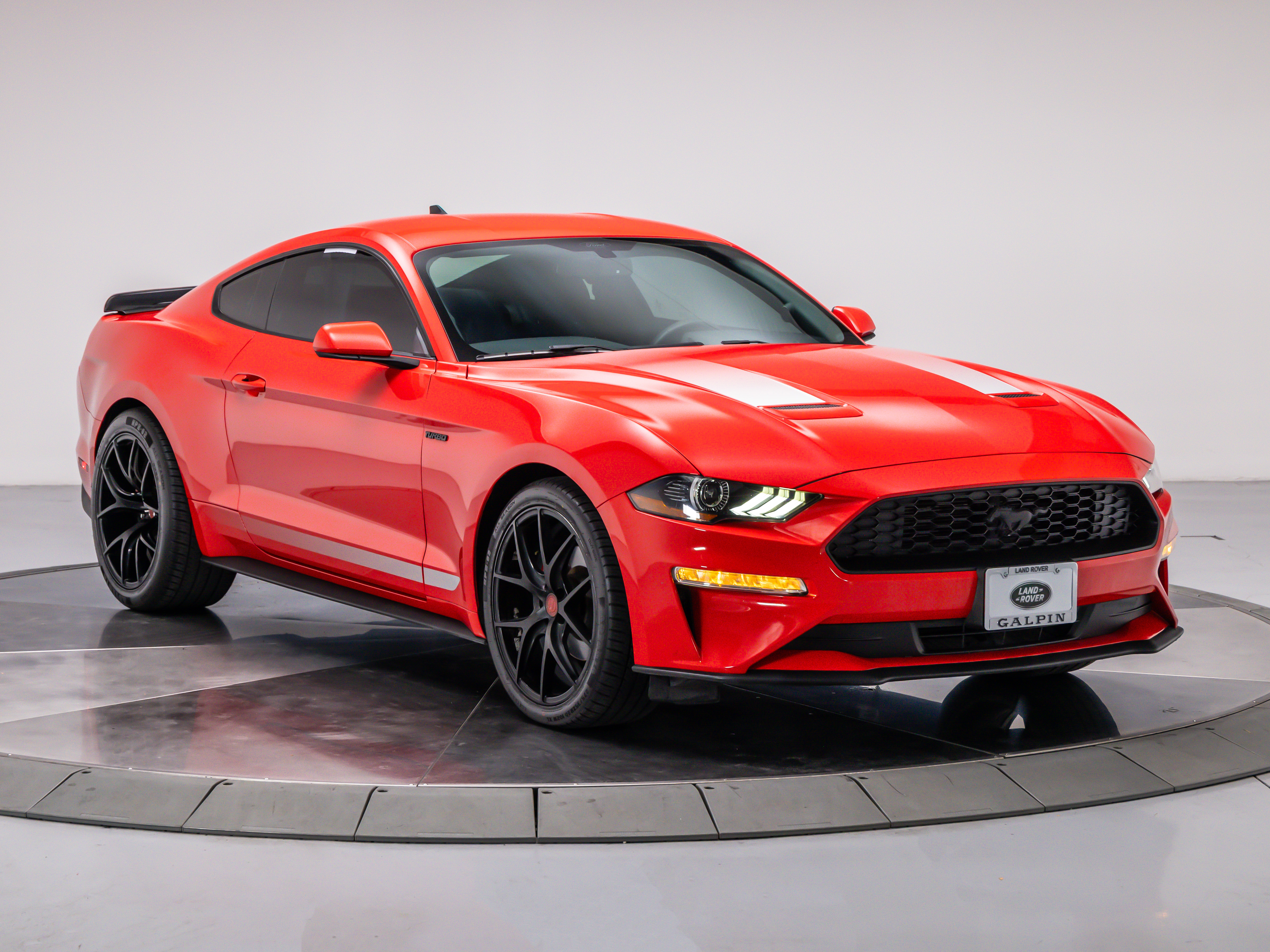 2020 Ford Mustang photo 4