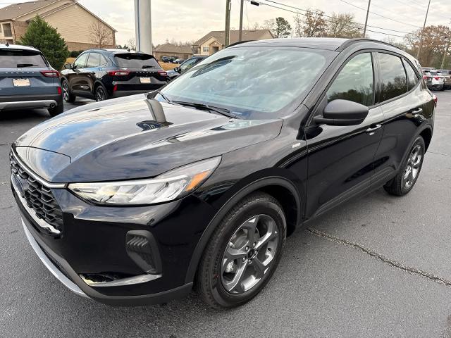 2026 Ford Escape ST-Line photo 3