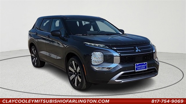 2025 Mitsubishi Outlander SE's photo