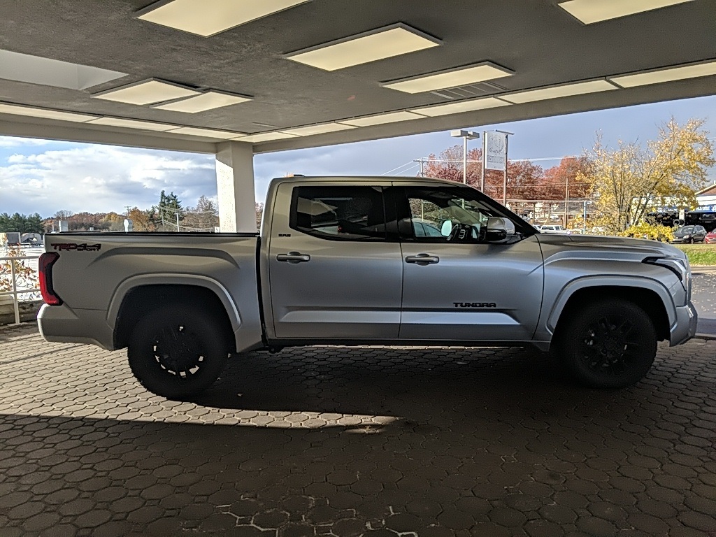 2022 Toyota Tundra SR5 photo 2