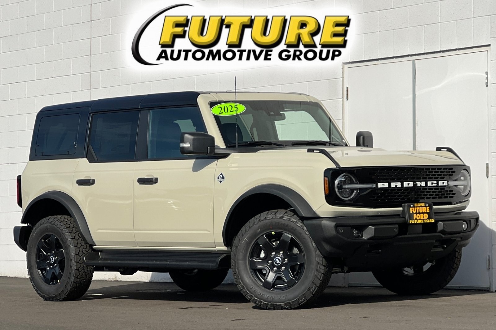 2025 Ford Bronco 4-Door Outer Banks's photo