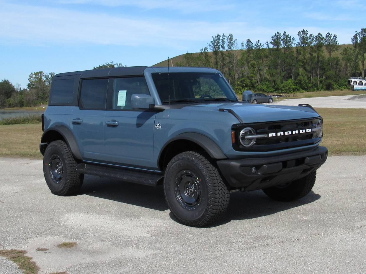 2025 Ford Bronco 4-Door Outer Banks's photo