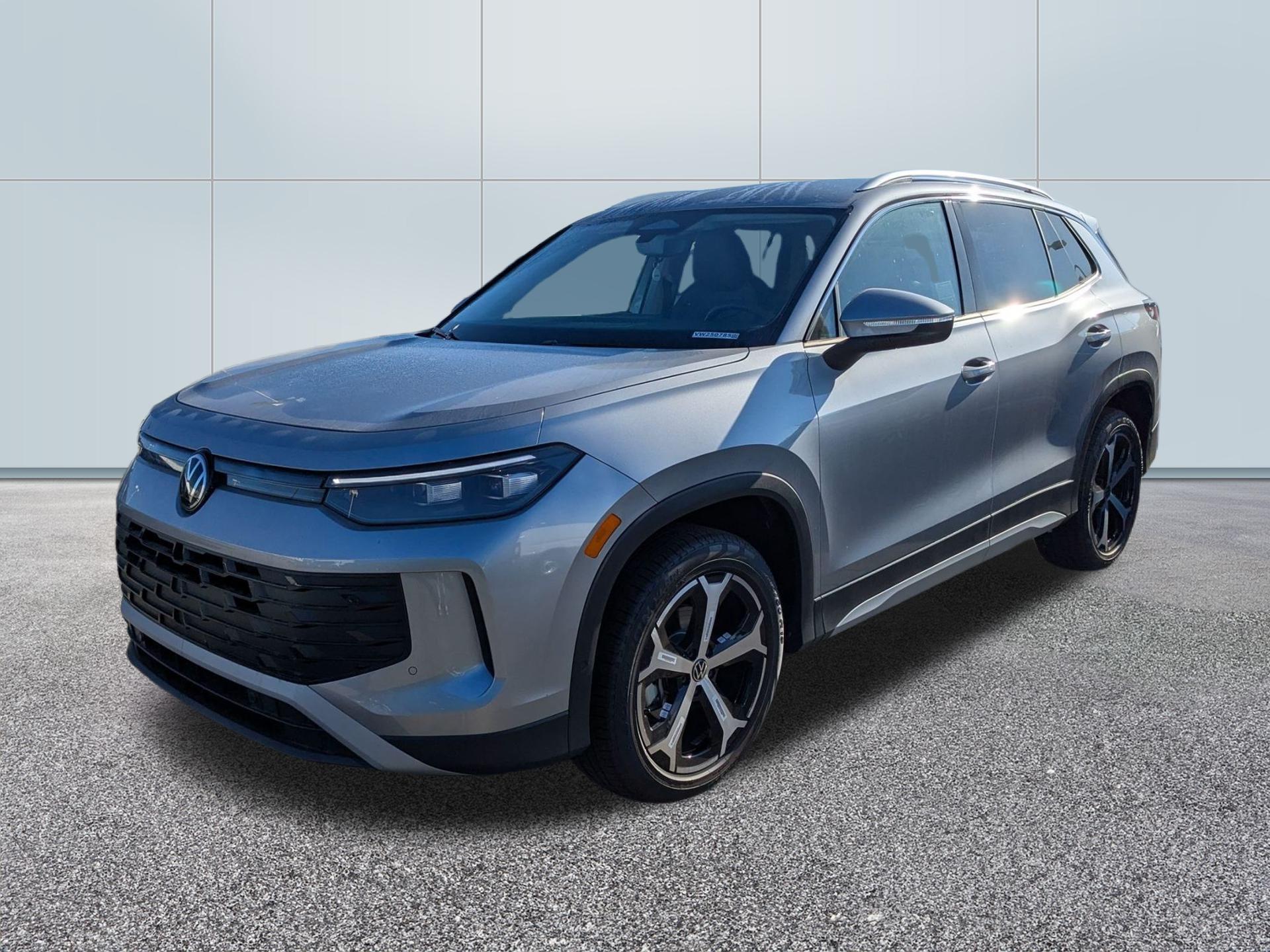 New 2025 Volkswagen Tiguan SE