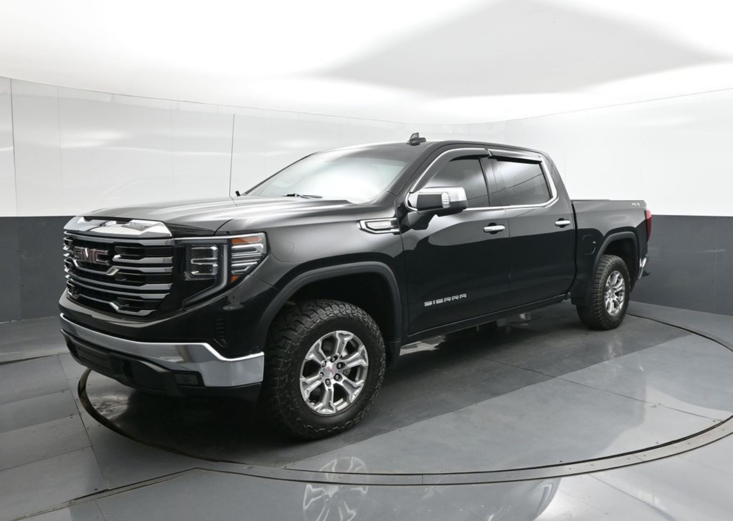 2024 GMC Sierra 1500 SLT's photo
