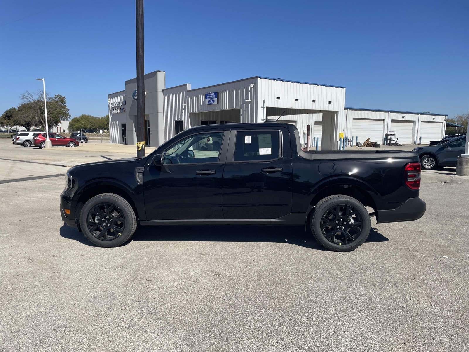 2025 Ford Maverick XLT photo 2