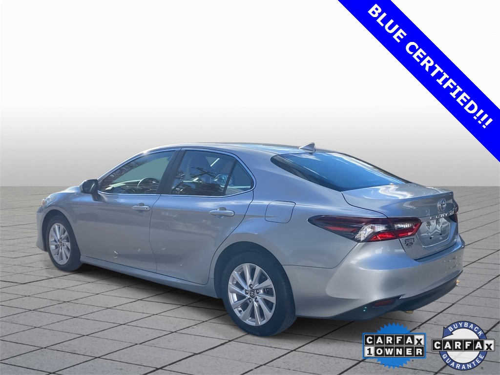 2023 Toyota Camry LE photo 3