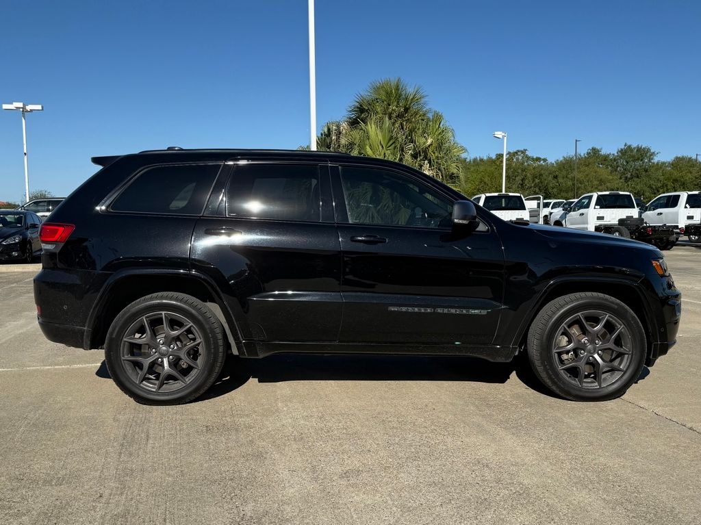 2021 Jeep Grand Cherokee Anniversary Edition photo 4