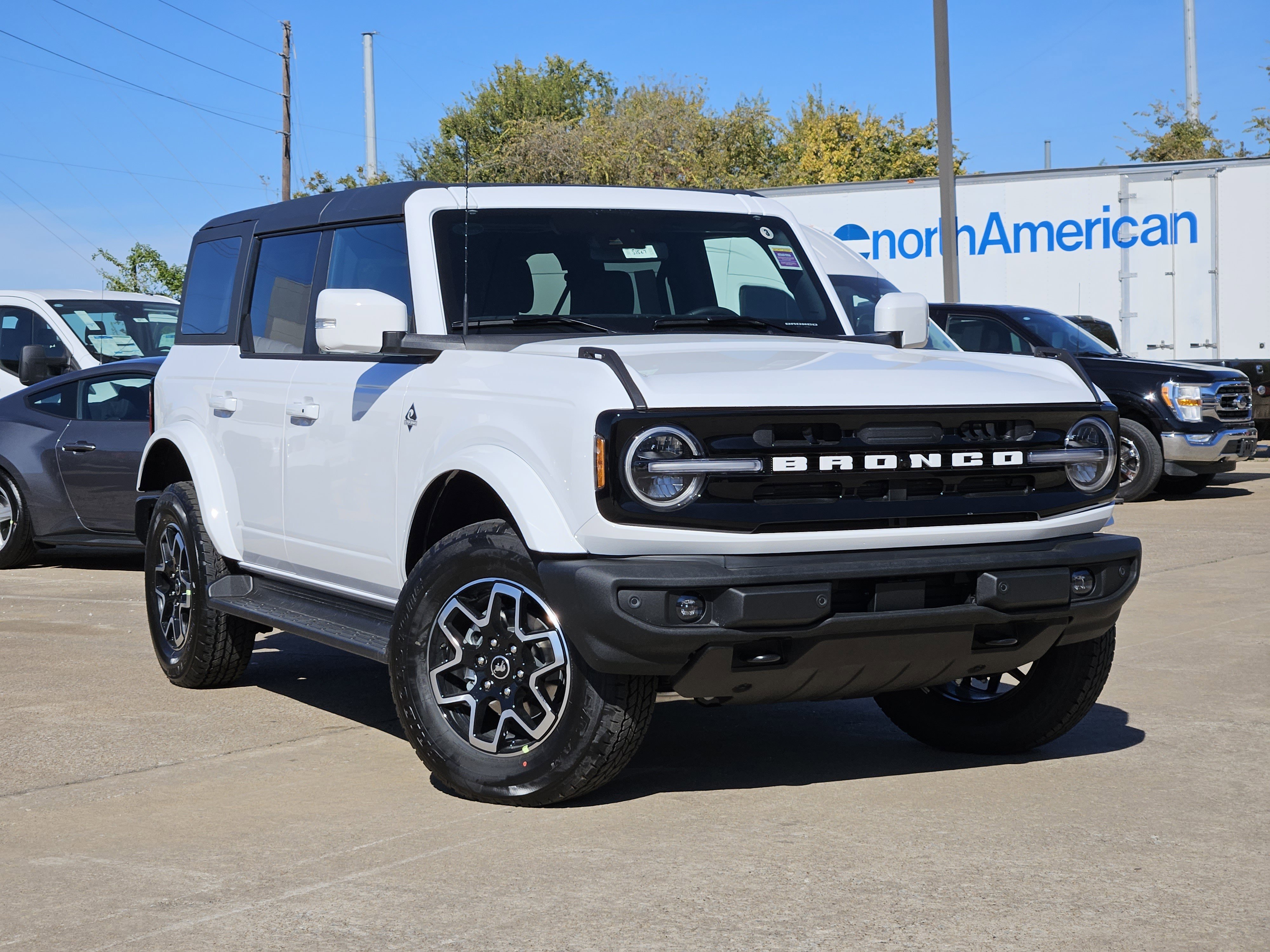 2025 Ford Bronco 4-Door Outer Banks's photo