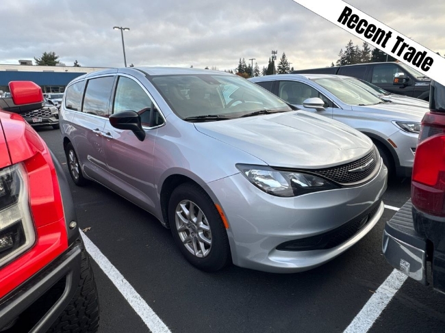 2024 Chrysler Voyager LX