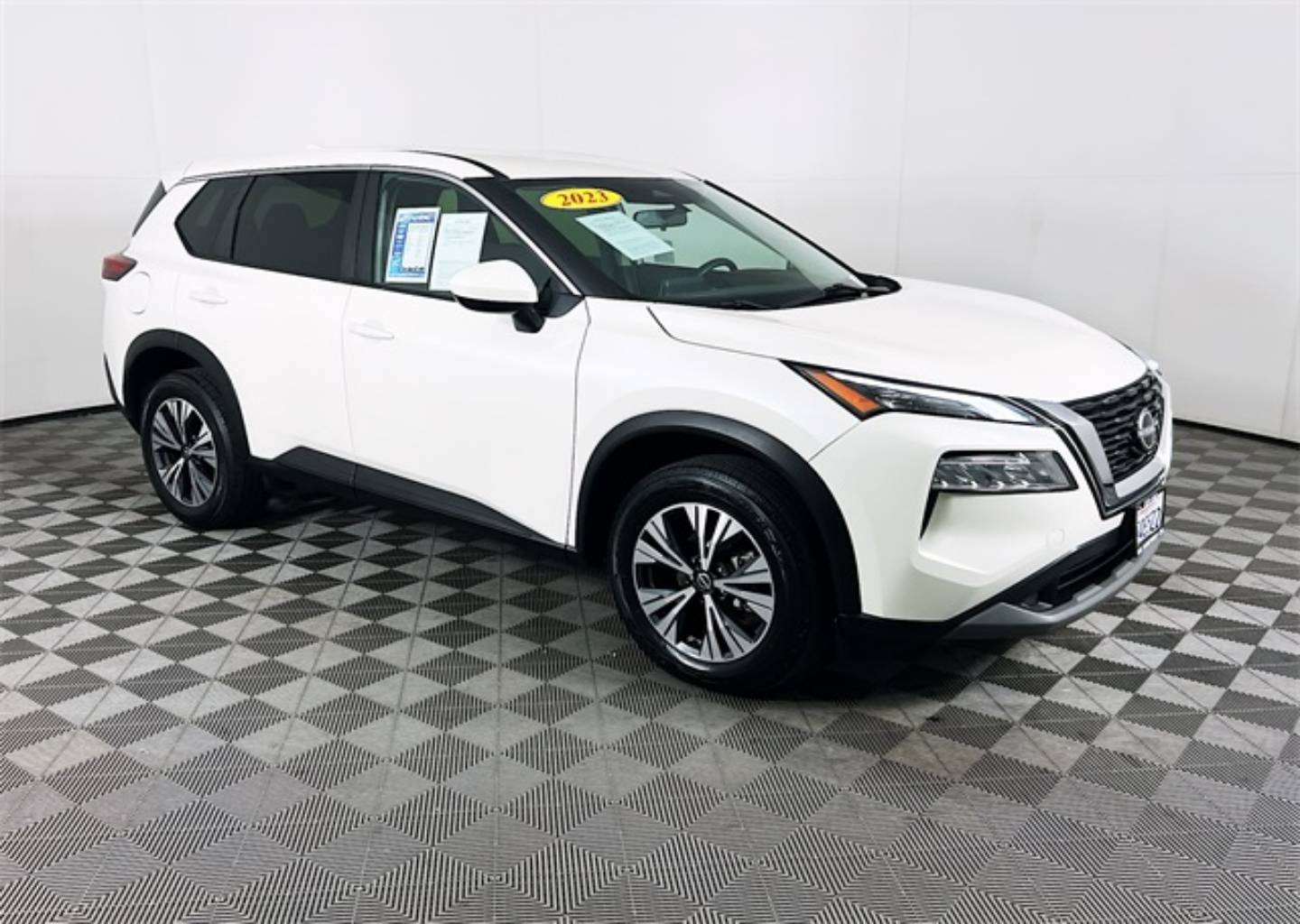 2023 Nissan Rogue SV's photo