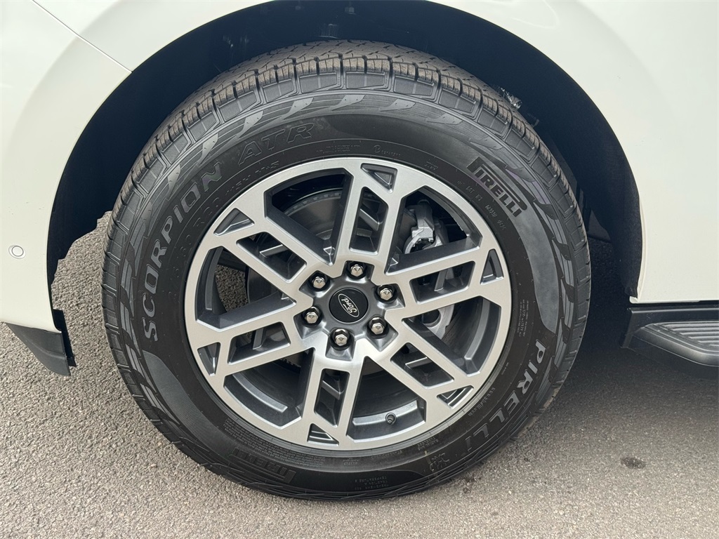 2025 Ford Expedition MAX photo 2