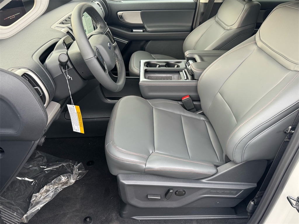 2025 Ford Expedition MAX photo 3