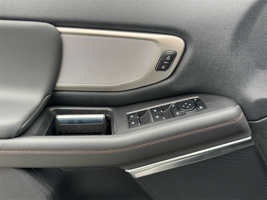 2025 Ford Expedition MAX photo 4