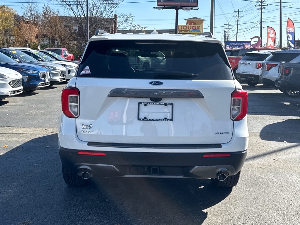 2023 Ford Explorer XLT photo 3