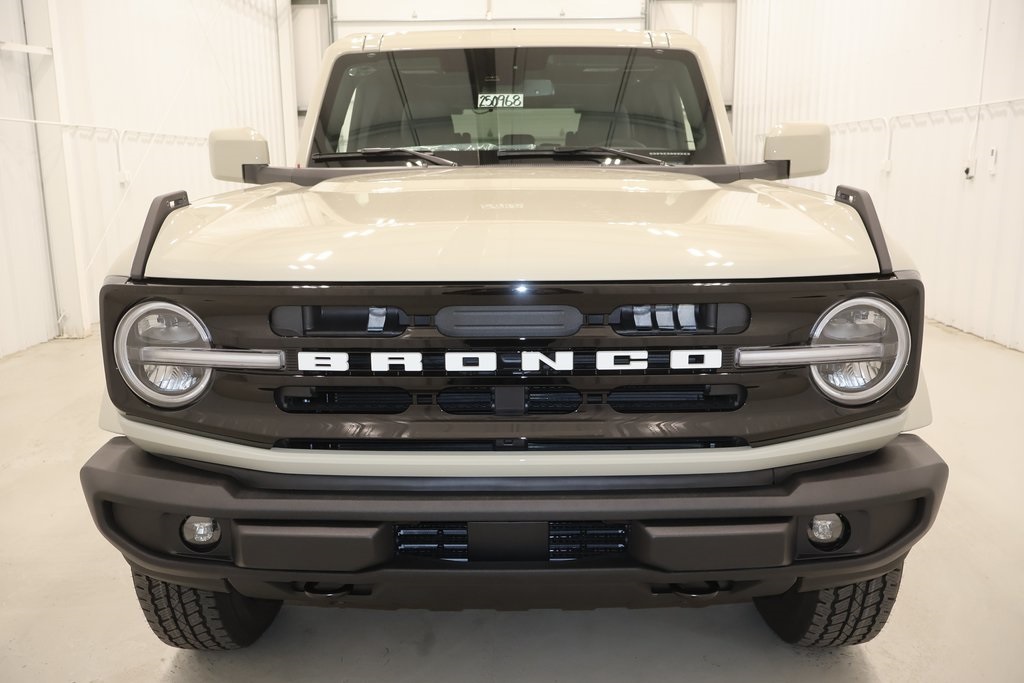 2025 Ford Bronco Outer Banks photo 3