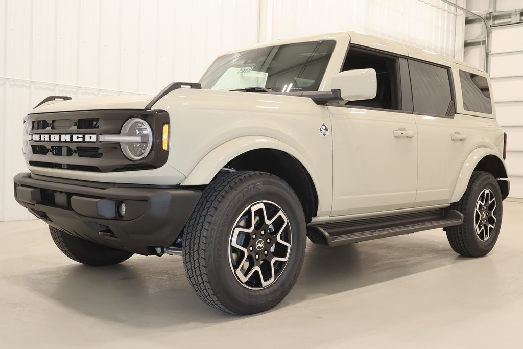 2025 Ford Bronco Outer Banks photo 4