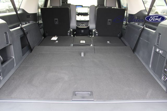 2025 Ford Expedition MAX photo 4
