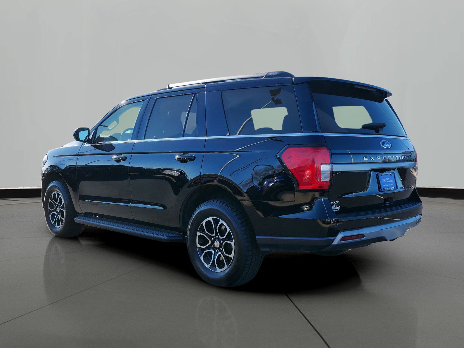 Certified 2024 Ford Expedition XLT with VIN 1FMJU1J82REA39266 for sale in St. Cloud, Minnesota