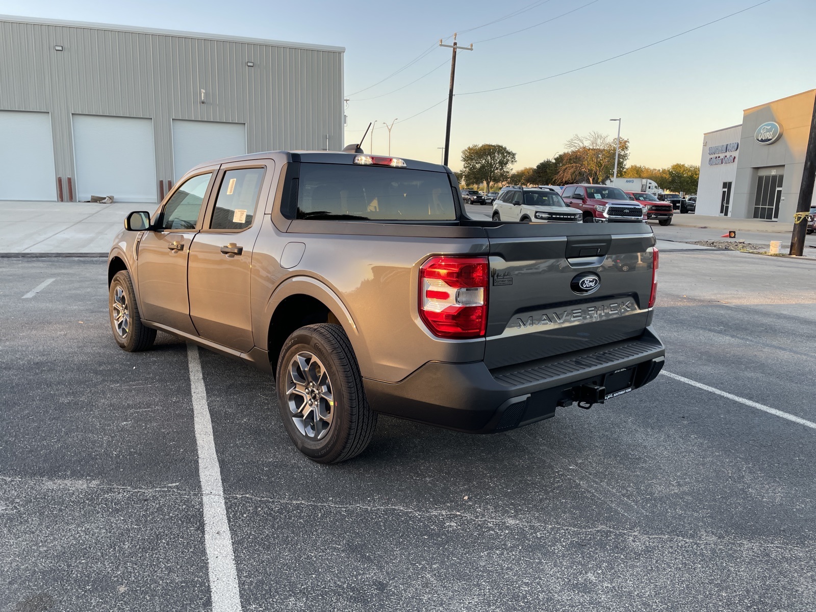 2025 Ford Maverick XLT photo 2