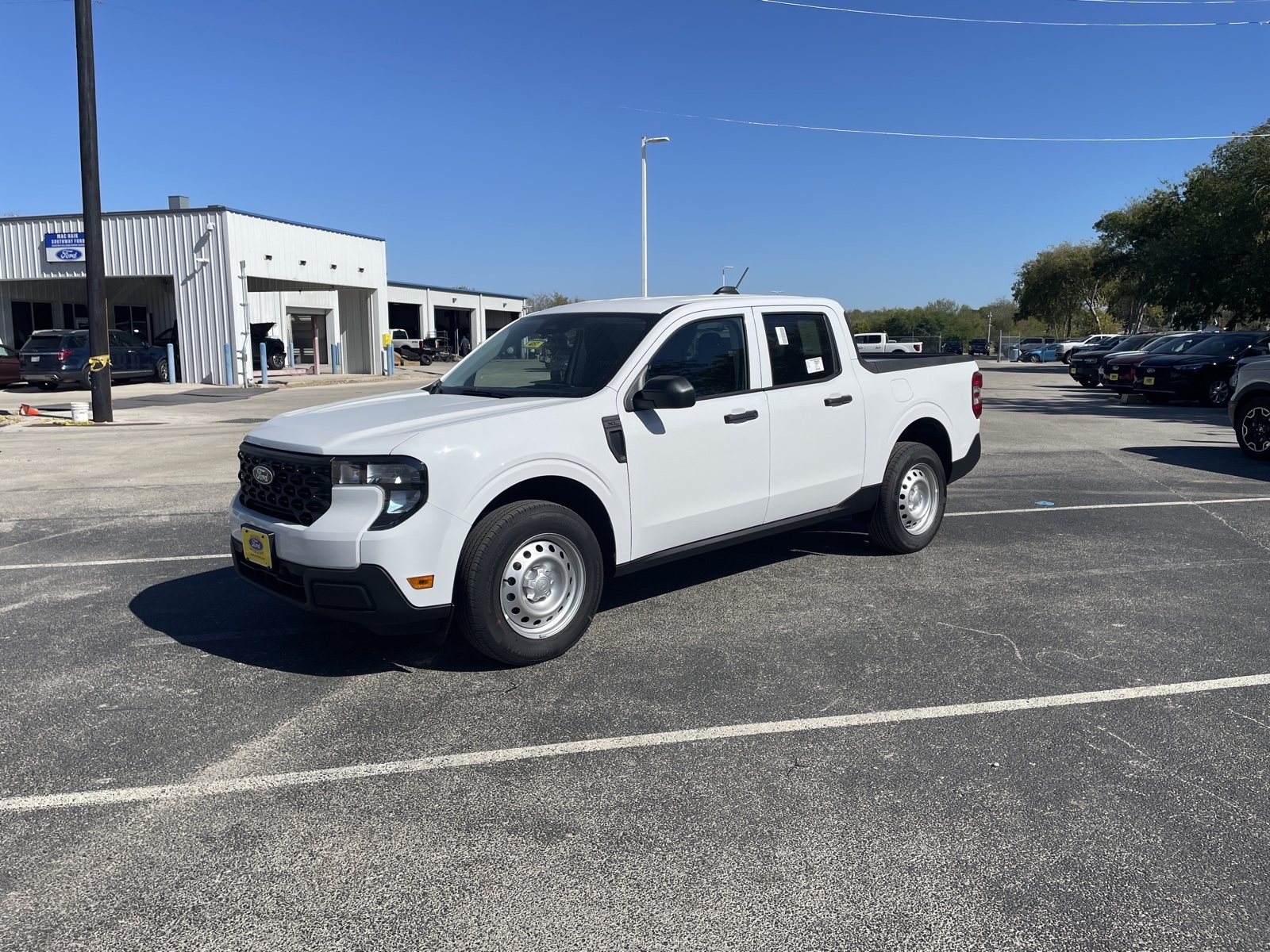 2025 Ford Maverick XL's photo