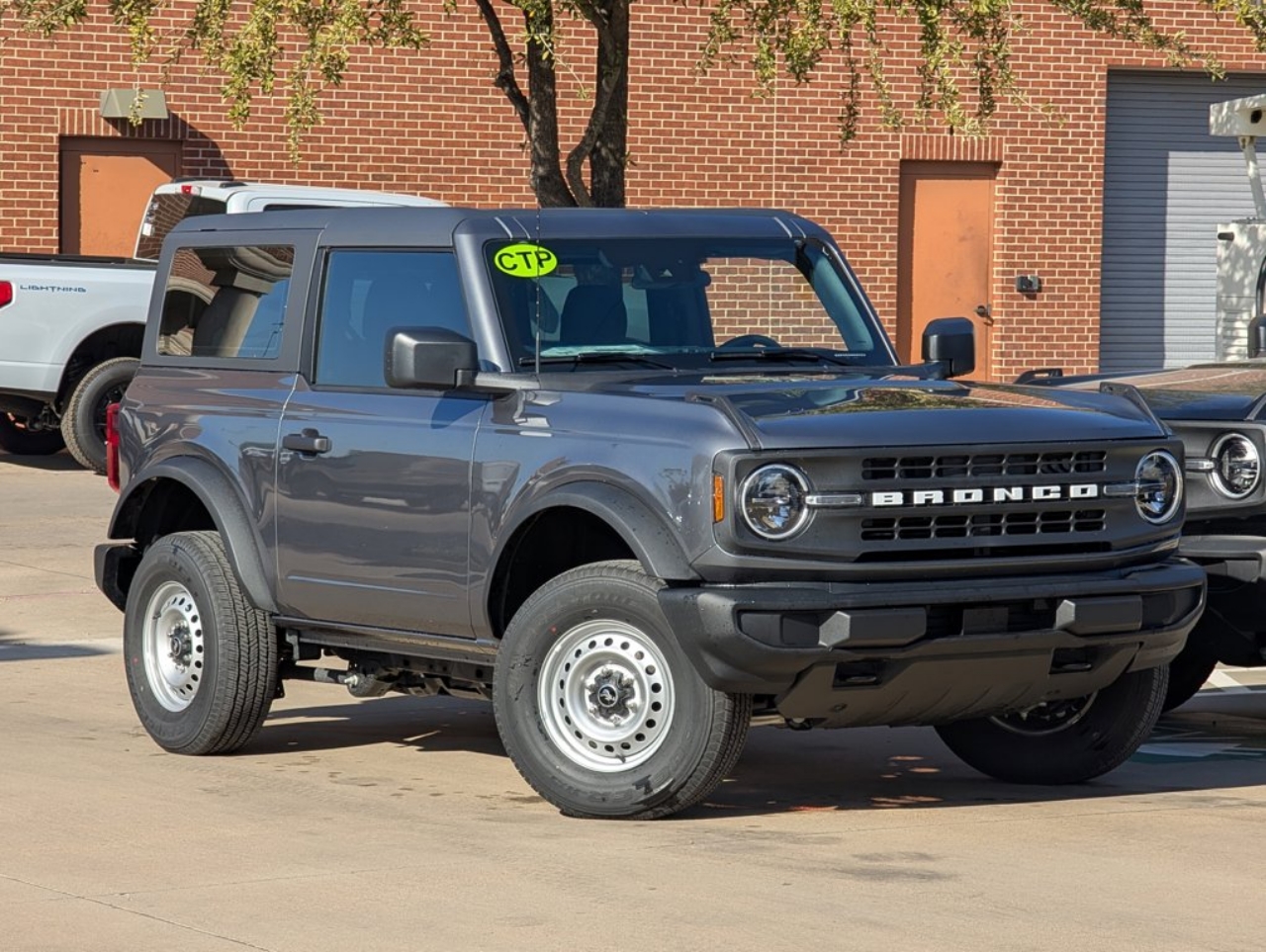 2025 Ford Bronco 2-Door Base's photo