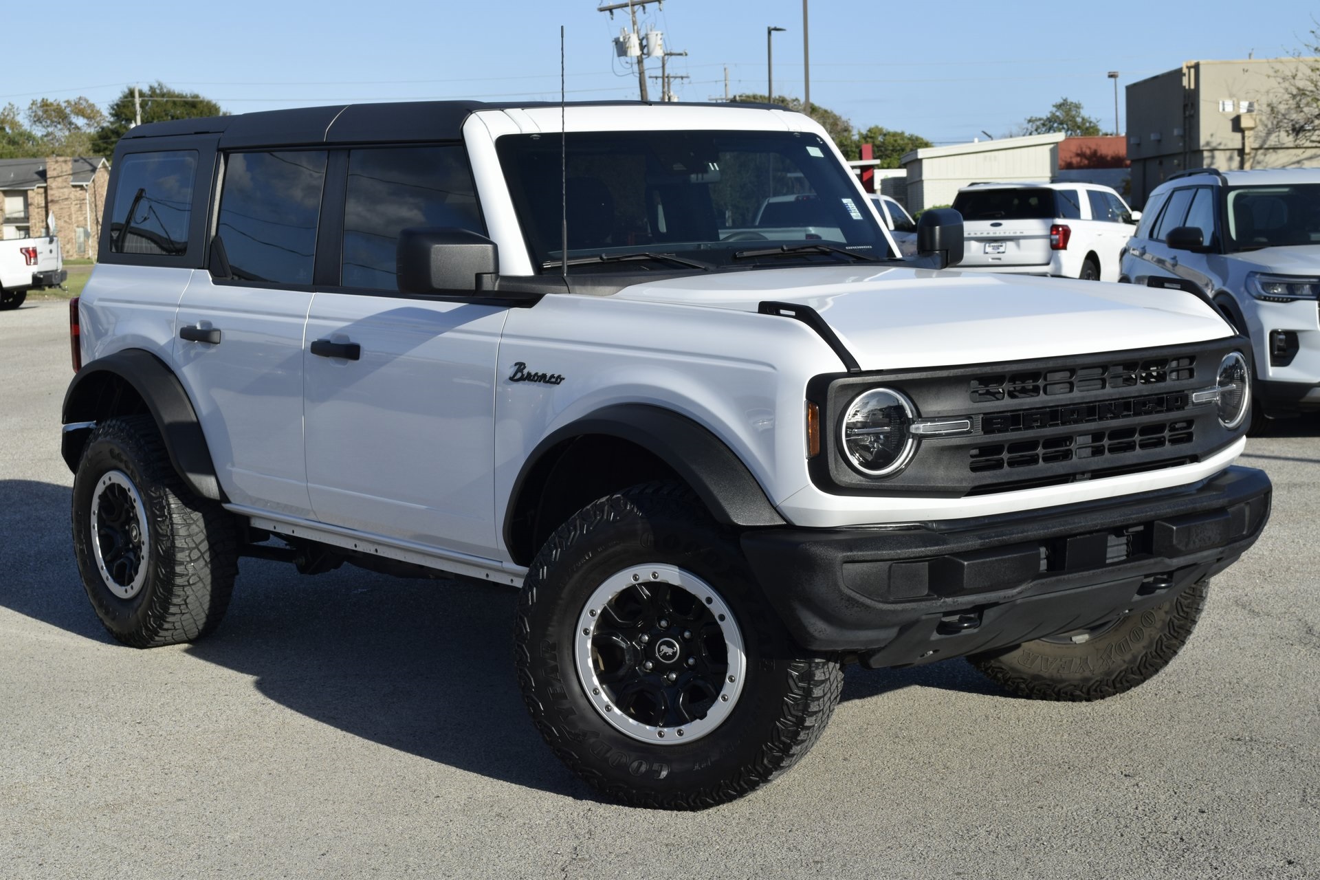 2023 Ford Bronco Base photo 3