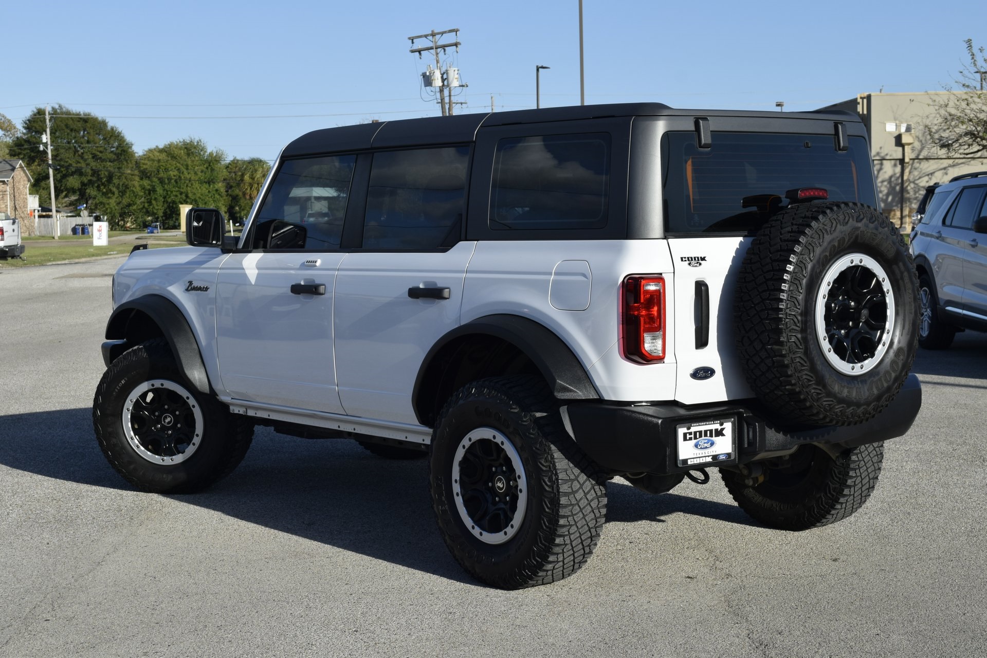 2023 Ford Bronco Base photo 4