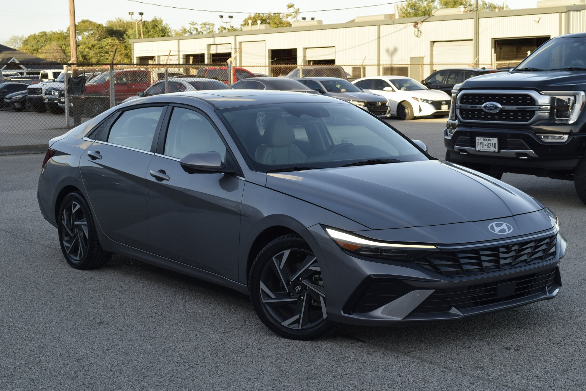 2024 Hyundai Elantra Limited photo 3