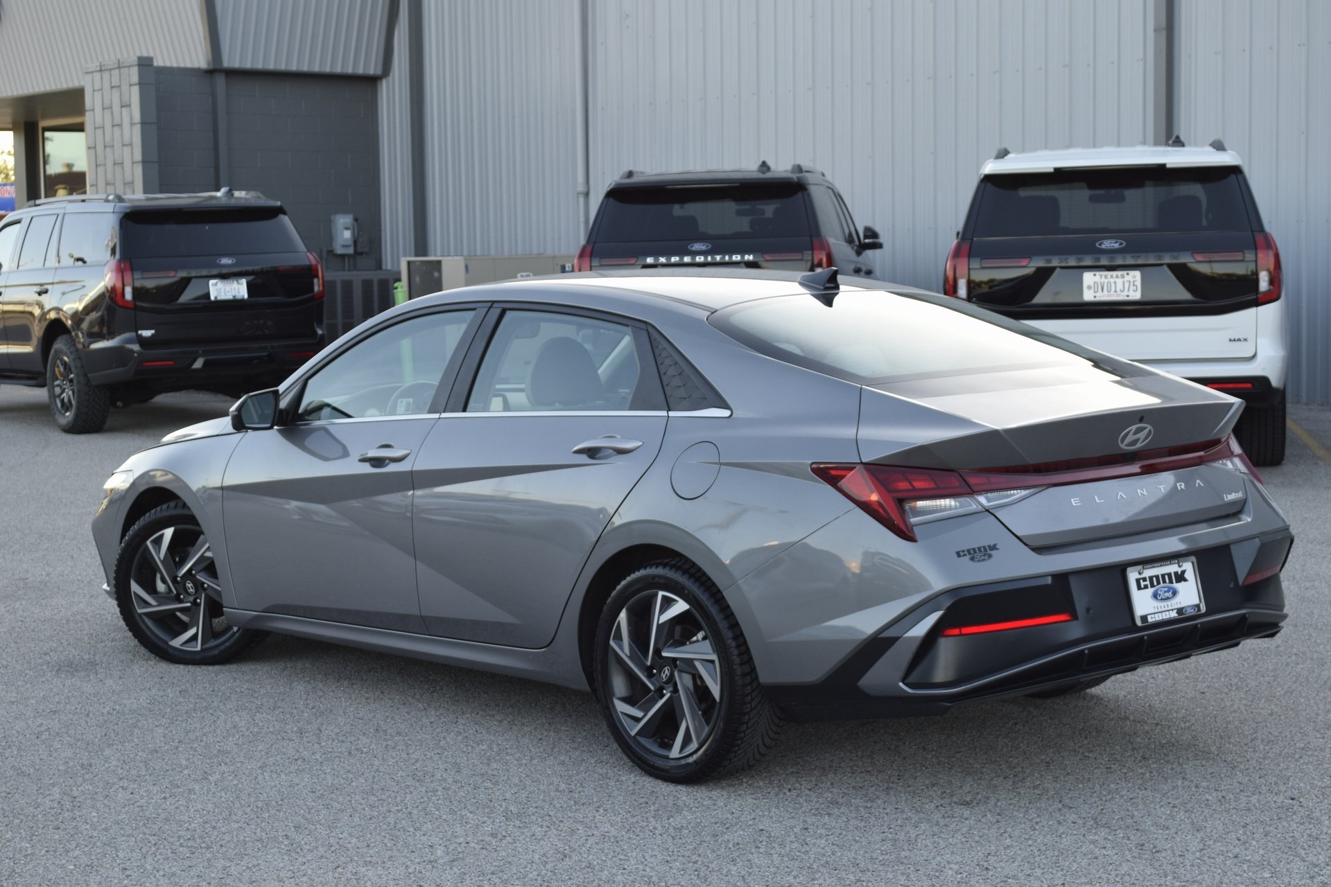 2024 Hyundai Elantra Limited photo 4