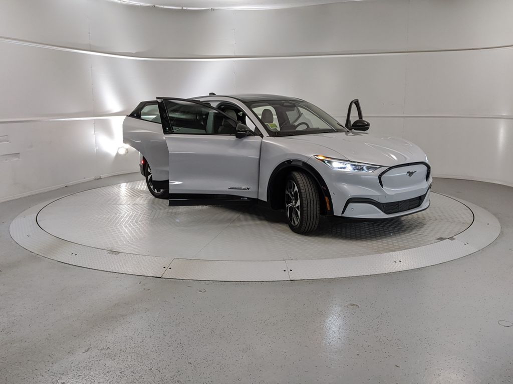 2023 Ford Mustang Mach-E Premium photo 3
