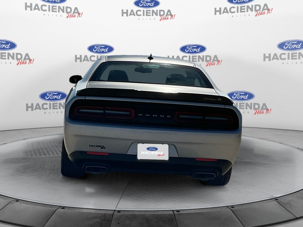 2023 Dodge Challenger R/T photo 4