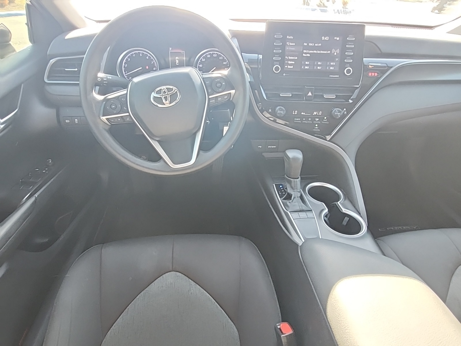 2022 Toyota Camry LE photo 2