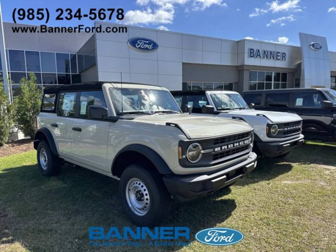 2025 Ford Bronco 4-Door Base's photo