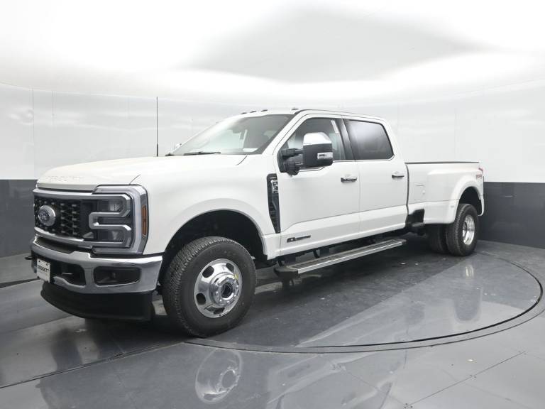 2026 Ford Super Duty F-350 DRW LARIAT