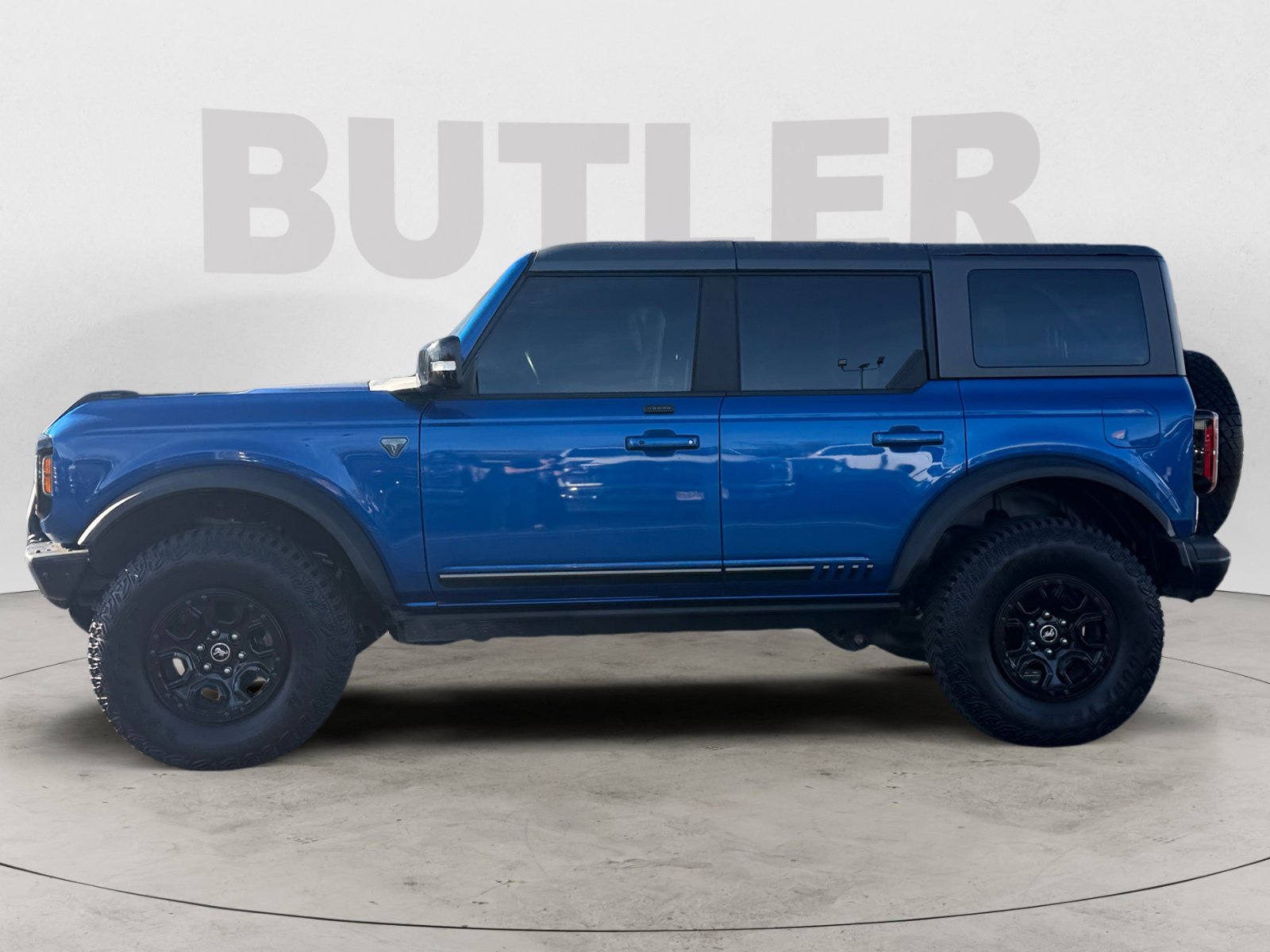 2021 Ford Bronco First Edition photo 2