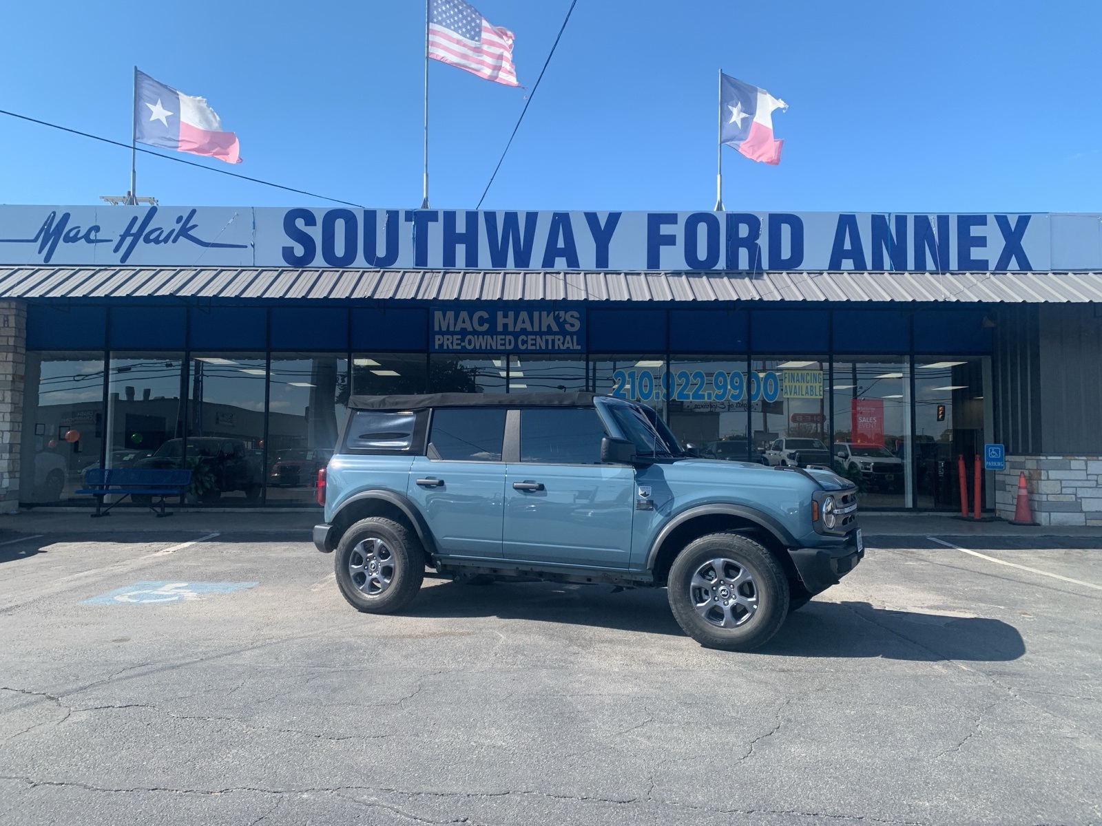2022 Ford Bronco 4-Door Big Bend's photo