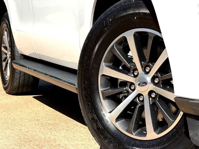 2021 Ford Expedition XLT photo 2