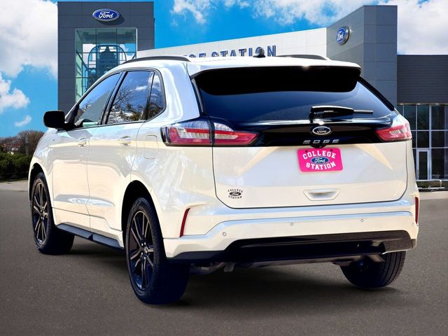 2022 Ford Edge ST photo 4